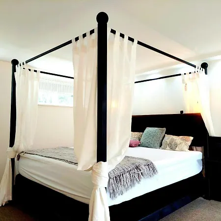 Modern Tarnby Studio With Lush Outdoor Space * 코펜하겐