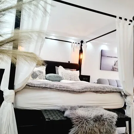 Διαμέρισμα Neptun Studio-apartment With Terrace. *