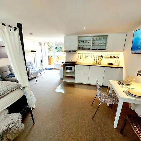 公寓 Neptun Studio-apartment With Terrace. *