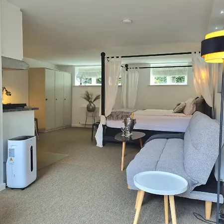 Modern Tarnby Studio With Lush Outdoor Space 아파트 코펜하겐