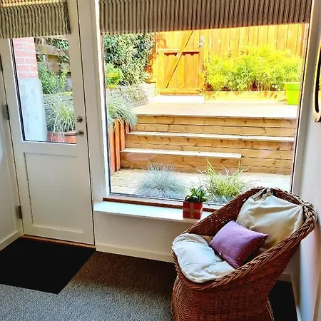 Modern Tarnby Studio With Lush Outdoor Space 아파트 코펜하겐