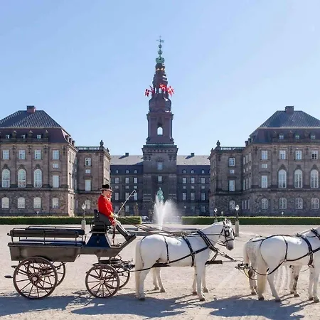 Next To Cph Airport With Outdoor Space Apartman