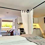 Διαμέρισμα Neptun Studio-apartment With Terrace.